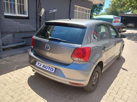 2020-Volkswagen-Polo-Vivo-14-Trendline-5-dr_5