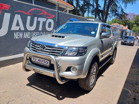 2014-Toyota-Hilux-30-D-4D-Legend-45-Raised-Body-Auto-Double-Cab_0