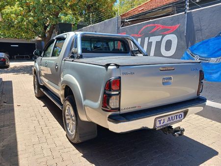 2014-Toyota-Hilux-30-D-4D-Legend-45-Raised-Body-Auto-Double-Cab_3