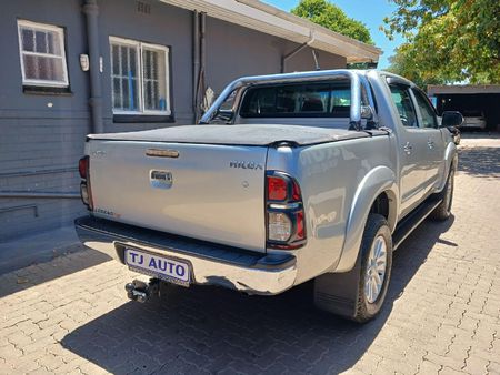 2014-Toyota-Hilux-30-D-4D-Legend-45-Raised-Body-Auto-Double-Cab_4