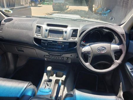 2014-Toyota-Hilux-30-D-4D-Legend-45-Raised-Body-Auto-Double-Cab_5