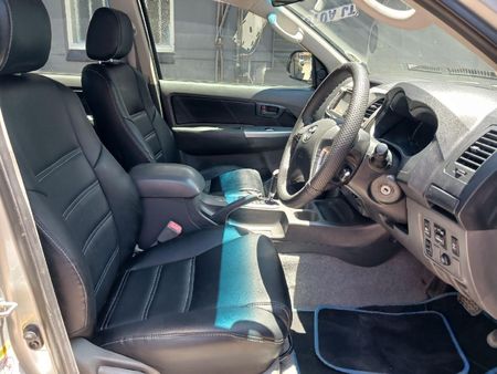 2014-Toyota-Hilux-30-D-4D-Legend-45-Raised-Body-Auto-Double-Cab_6