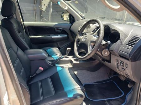 2014-Toyota-Hilux-30-D-4D-Legend-45-Raised-Body-Auto-Double-Cab_7
