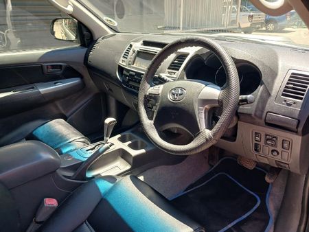 2014-Toyota-Hilux-30-D-4D-Legend-45-Raised-Body-Auto-Double-Cab_8