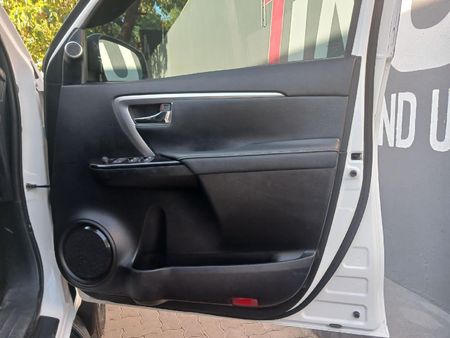 2024-Toyota-Fortuner-24-GD-6-RB-Auto_13