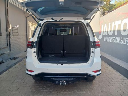 2024-Toyota-Fortuner-24-GD-6-RB-Auto_8