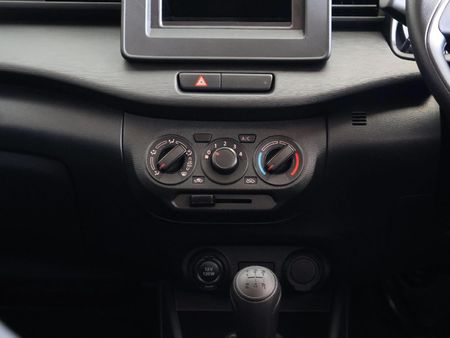 2024-Suzuki-Ertiga-15-GA_18
