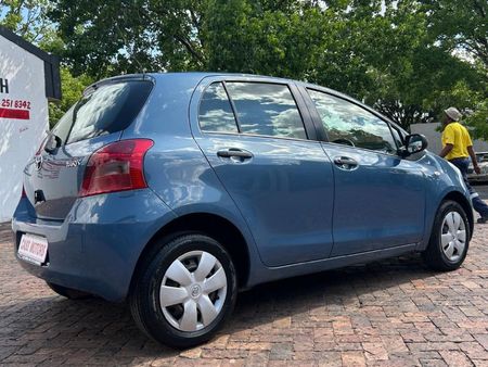 2006-Toyota-Yaris-yaris_5