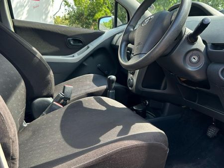 2006-Toyota-Yaris-yaris_7