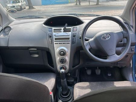 2006-Toyota-Yaris-yaris_8
