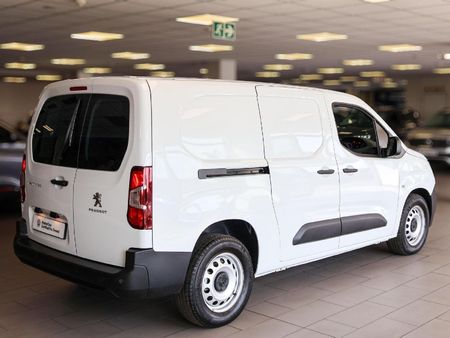 2023-Peugeot-Partner-16-HDi-LWB-66kW-Panel-Van_11
