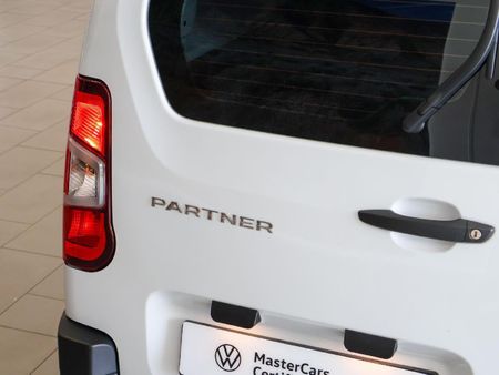 2023-Peugeot-Partner-16-HDi-LWB-66kW-Panel-Van_12