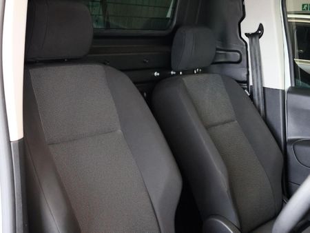2023-Peugeot-Partner-16-HDi-LWB-66kW-Panel-Van_16