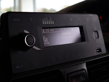 2023-Peugeot-Partner-16-HDi-LWB-66kW-Panel-Van_19