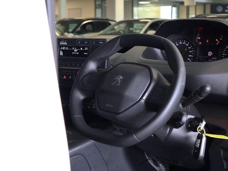 2023-Peugeot-Partner-16-HDi-LWB-66kW-Panel-Van_20