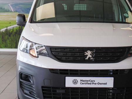 2023-Peugeot-Partner-16-HDi-LWB-66kW-Panel-Van_4
