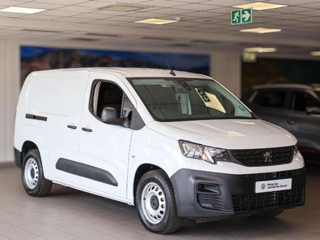 2023-Peugeot-Partner-16-HDi-LWB-66kW-Panel-Van_5
