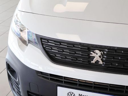 2023-Peugeot-Partner-16-HDi-LWB-66kW-Panel-Van_7