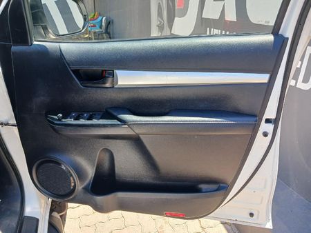2018-Toyota-Hilux-24-GD-6-Raised-Body-SRX-Double-Cab_12