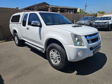 2011-Isuzu-KB-300D-Teq-LX-Extended-Cab_0