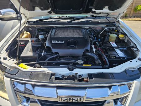 2011-Isuzu-KB-300D-Teq-LX-Extended-Cab_12