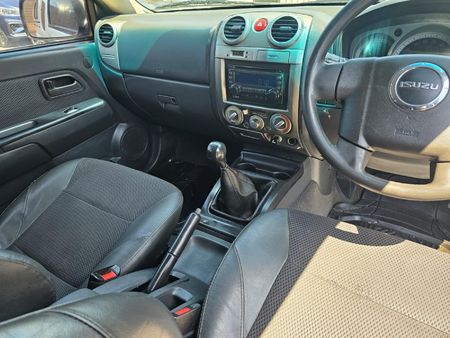 2011-Isuzu-KB-300D-Teq-LX-Extended-Cab_7