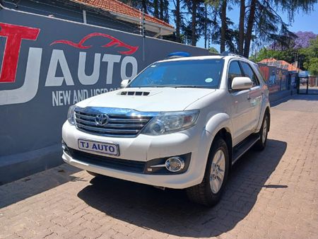 2012-Toyota-Fortuner-30-D-4D-Heritage-Auto_0