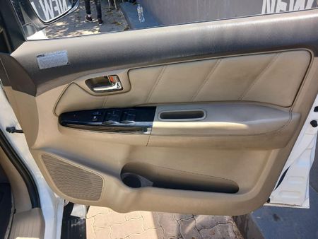2012-Toyota-Fortuner-30-D-4D-Heritage-Auto_10