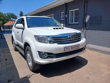 2012-Toyota-Fortuner-30-D-4D-Heritage-Auto_1