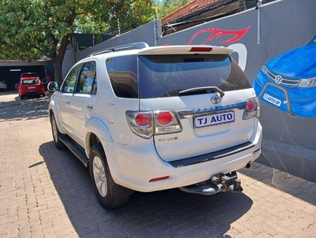 2012-Toyota-Fortuner-30-D-4D-Heritage-Auto_3