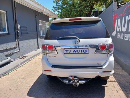 2012-Toyota-Fortuner-30-D-4D-Heritage-Auto_4