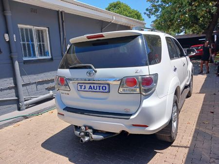 2012-Toyota-Fortuner-30-D-4D-Heritage-Auto_5