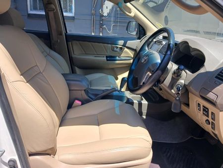 2012-Toyota-Fortuner-30-D-4D-Heritage-Auto_8