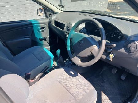 2011-Nissan-NP200-16_6
