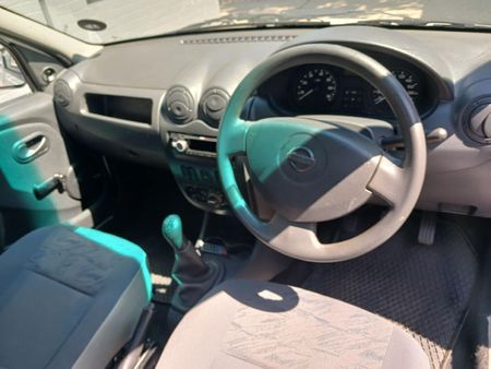 2011-Nissan-NP200-16_7