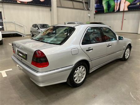 2000-Mercedes-Benz-C-Class-C-200-Elegance-Auto_1