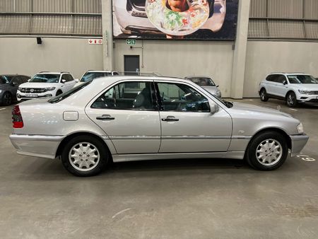 2000-Mercedes-Benz-C-Class-C-200-Elegance-Auto_2
