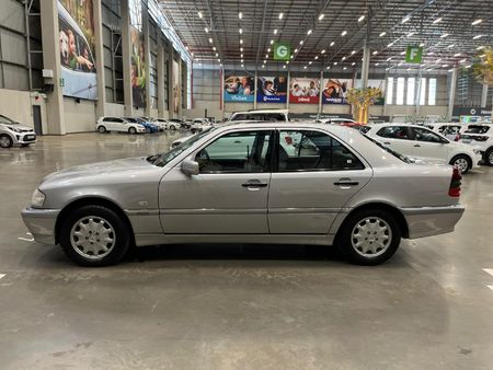 2000-Mercedes-Benz-C-Class-C-200-Elegance-Auto_4