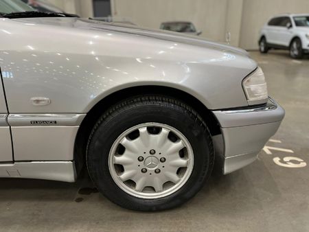 2000-Mercedes-Benz-C-Class-C-200-Elegance-Auto_8