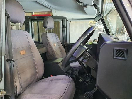 2013-Land-Rover-Defender-110-22D-Station-Wagon_9