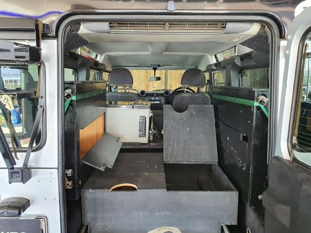 2013-Land-Rover-Defender-110-22D-Station-Wagon_12