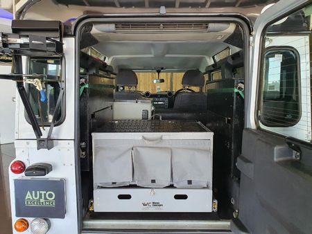 2013-Land-Rover-Defender-110-22D-Station-Wagon_13