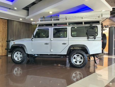 2013-Land-Rover-Defender-110-22D-Station-Wagon_2