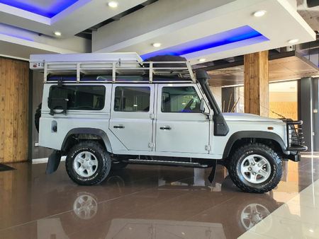 2013-Land-Rover-Defender-110-22D-Station-Wagon_5