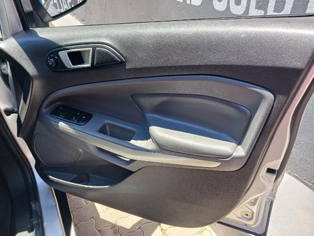 2015-Ford-EcoSport-10-EcoBoost-Titanium_10