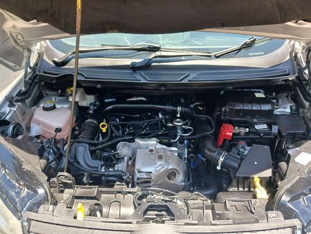 2015-Ford-EcoSport-10-EcoBoost-Titanium_11