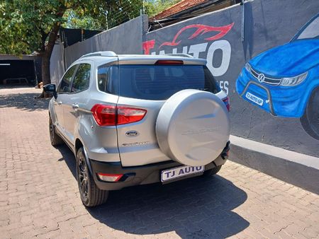 2015-Ford-EcoSport-10-EcoBoost-Titanium_4