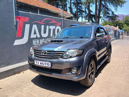2010-Toyota-Fortuner-30-D-4D-Raised-Body-Auto_0
