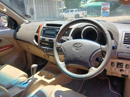 2010-Toyota-Fortuner-30-D-4D-Raised-Body-Auto_9