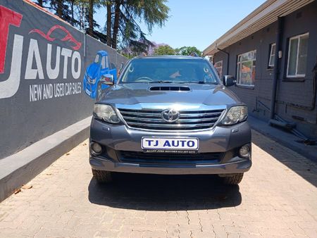 2010-Toyota-Fortuner-30-D-4D-Raised-Body-Auto_1